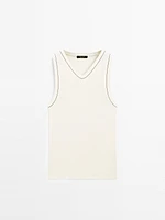 100% cotton T-shirt with contrast detail