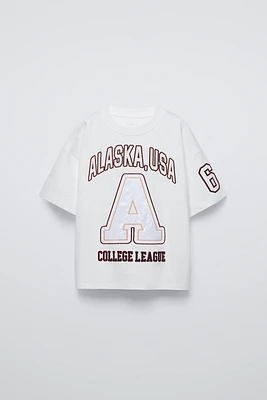 T-SHIRT VARSITY SATINÉ