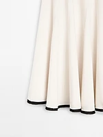 Jupe midi ample détail contrastant