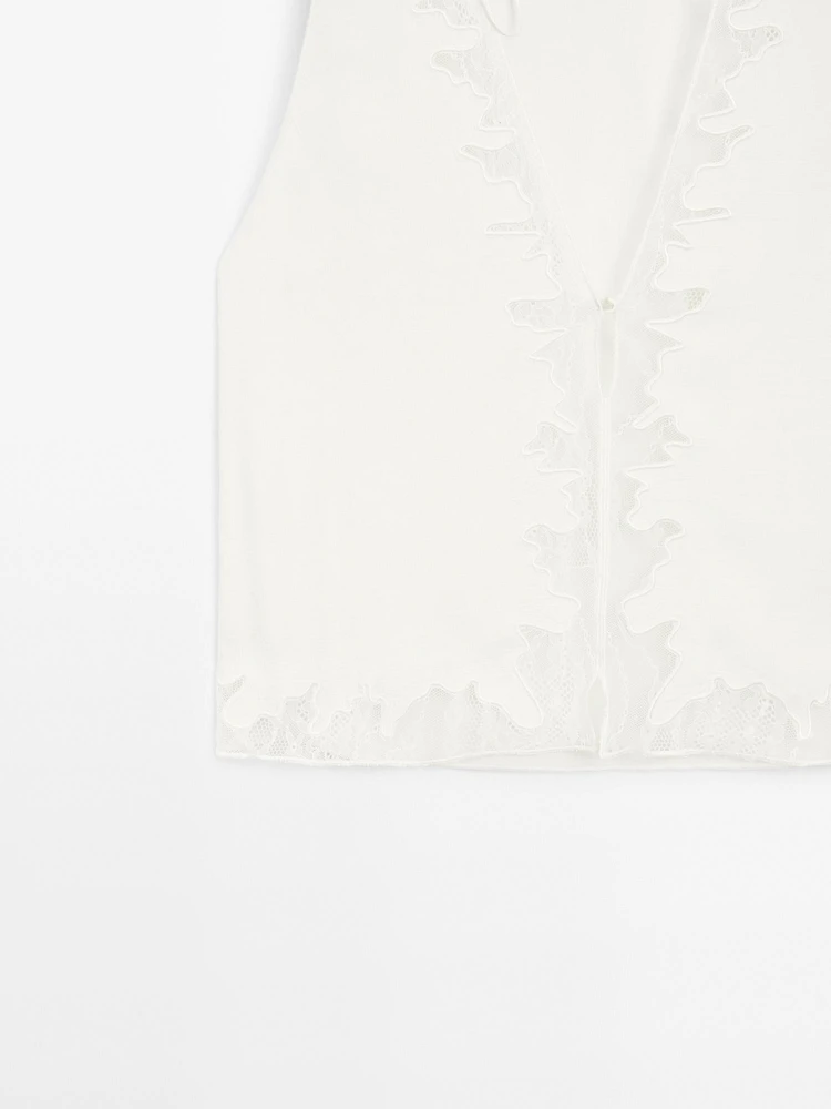 Flowing blouse with lace detail