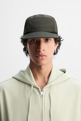CASQUETTE TECHNIQUE À VISIÈRE PLATE