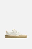 BASKETS AVEC SEMELLE EN CONTRASTE