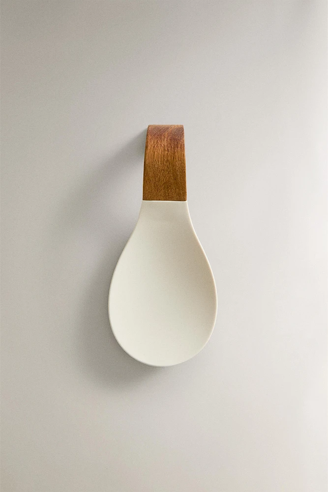 WOOD AND SILICONE SPOON REST