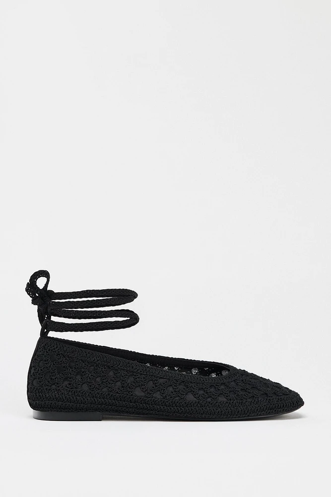 TIE CROCHET BALLET FLATS
