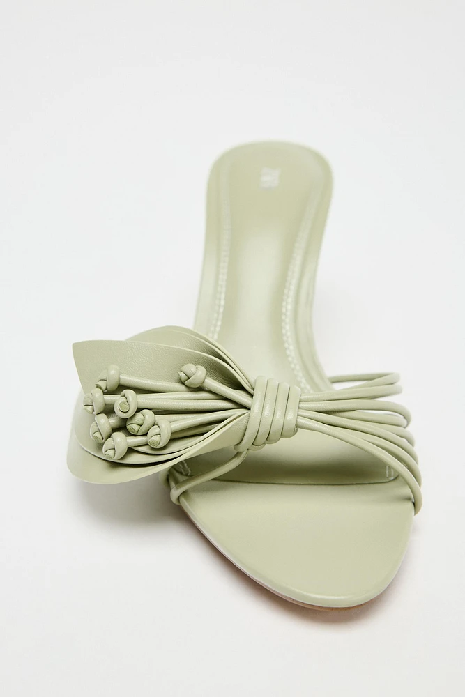 SANDALES À FLEUR