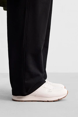 CASUAL SNEAKERS