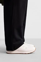 CASUAL SNEAKERS