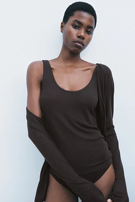 100% WOOL TOP