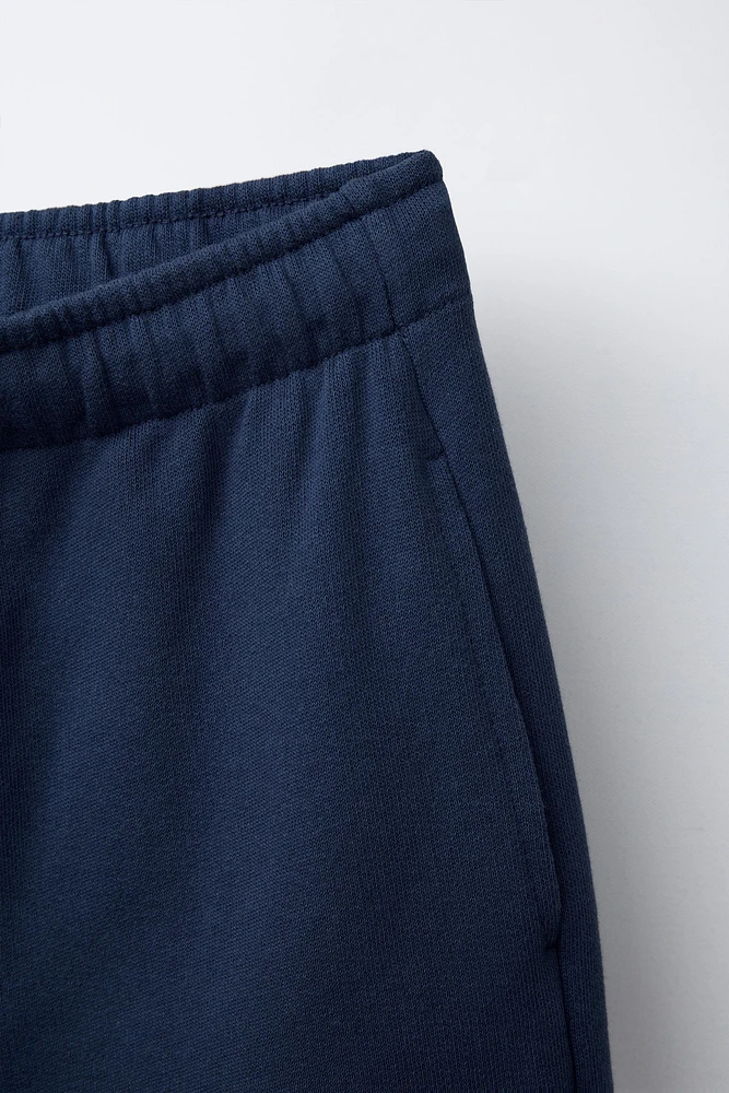 STRAIGHT FIT PLUSH SURF PRINT SHORTS