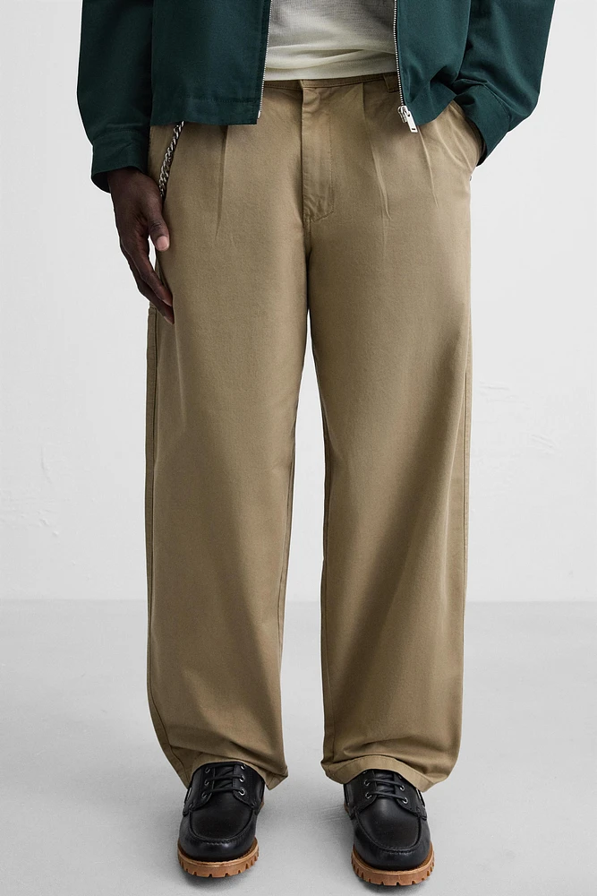 PANTALON RELAXED FIT À PLIS