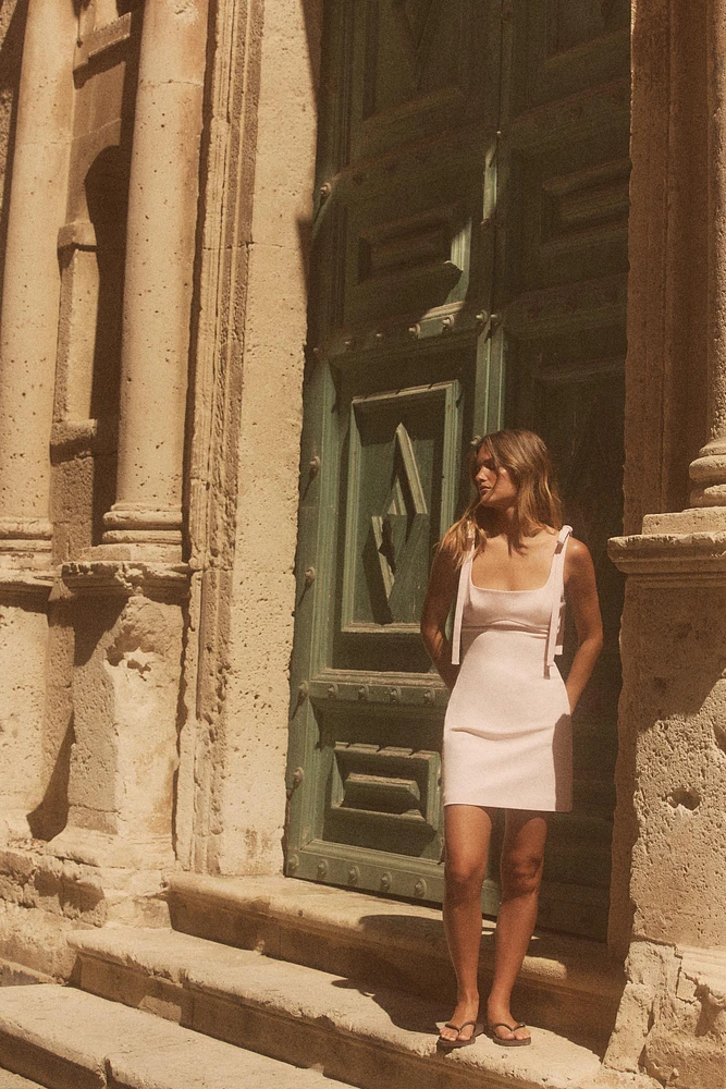 SHORT TIE-STRAP DRESS