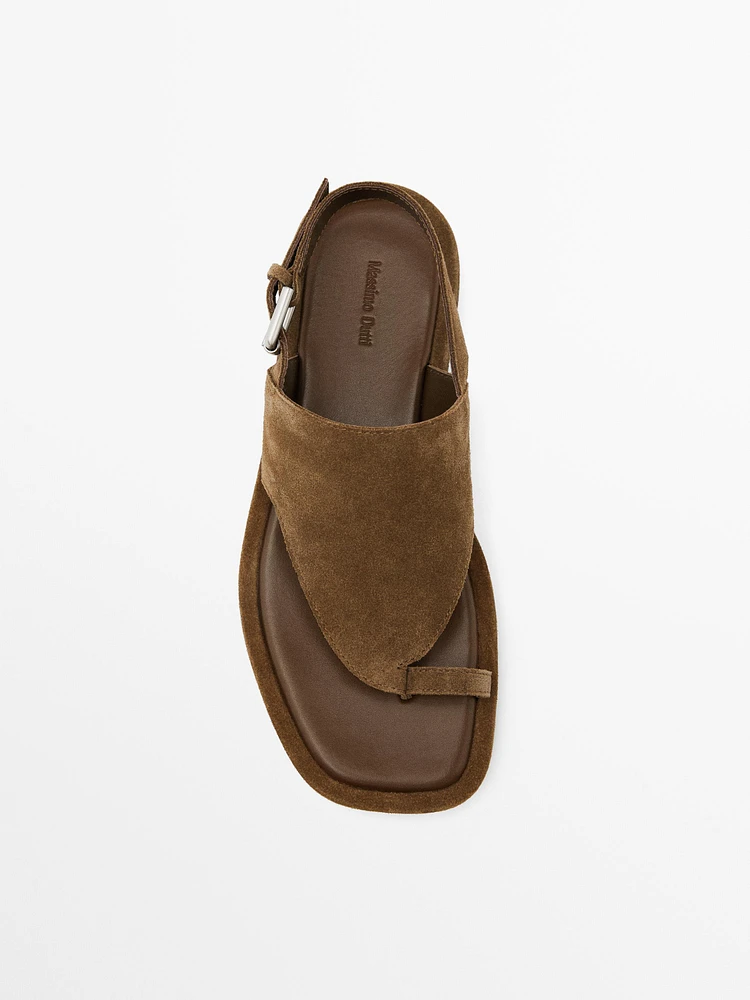 Sandals with quilted insoles