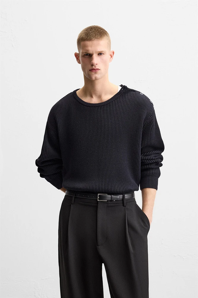 BUTTONED TEXTURED SWEATER