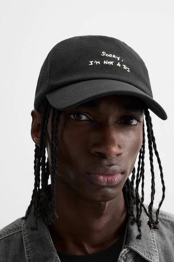 EMBROIDERED TEXT CAP