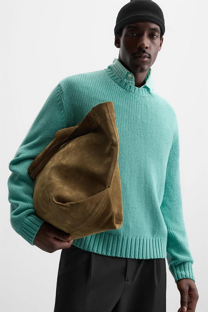 Relaxed fit cotton blend sweater. Round neck and long sleeves. Rib trim.