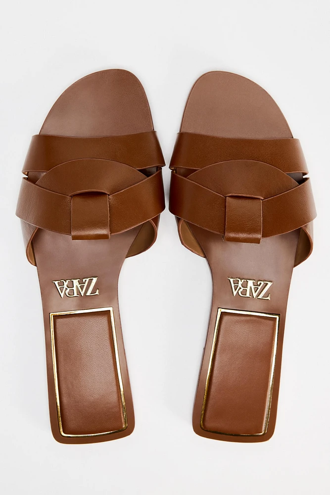 FLAT CROSSED LEATHER SANDALS