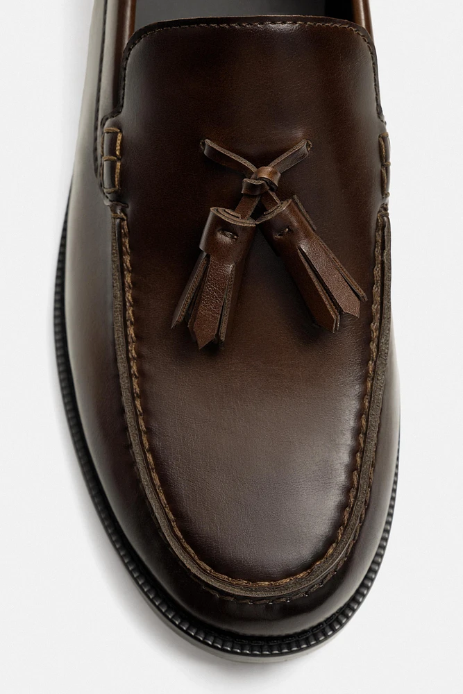 MOCASSINS CHICS À POMPONS