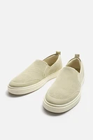CHAUSSURES EN TISSU ET MAILLE