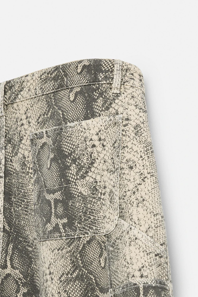 ANIMAL PRINT CARPENTER POCKET SHORTS