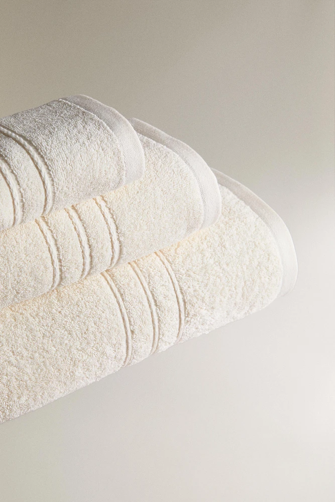 BATH TOWEL WITH BORDER