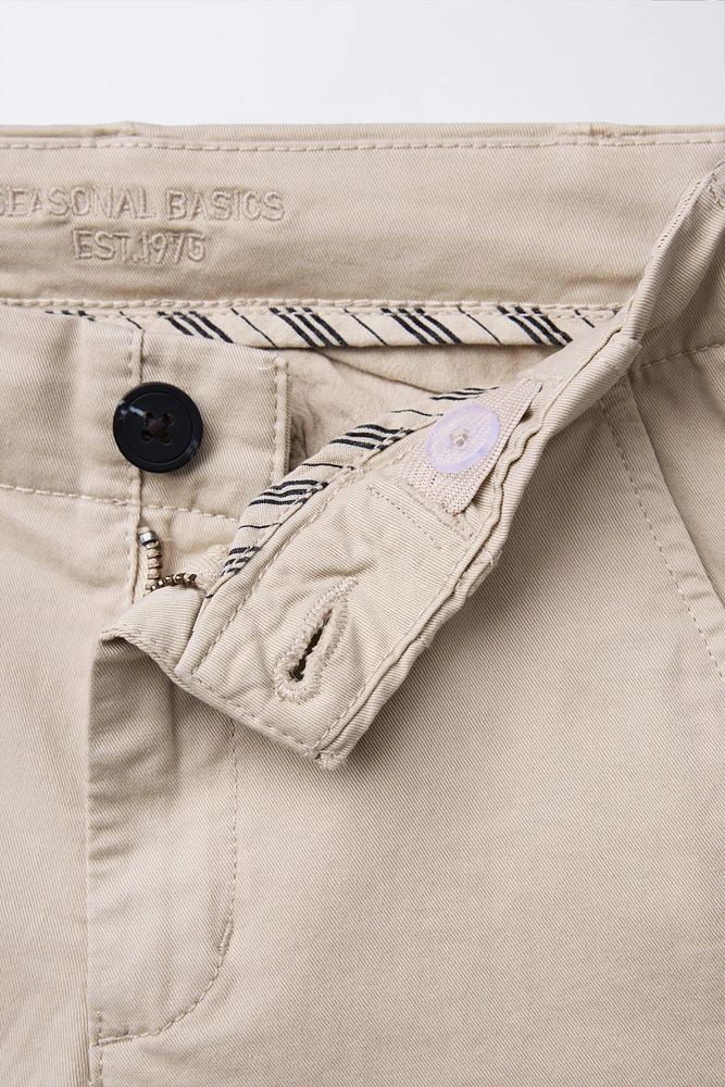 BERMUDA CHINO SLIM FIT BASIQUE