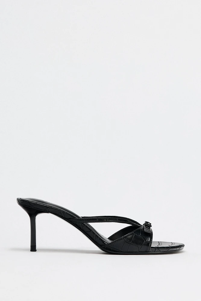 TEXTURED BUCKLE HEEL SANDALS