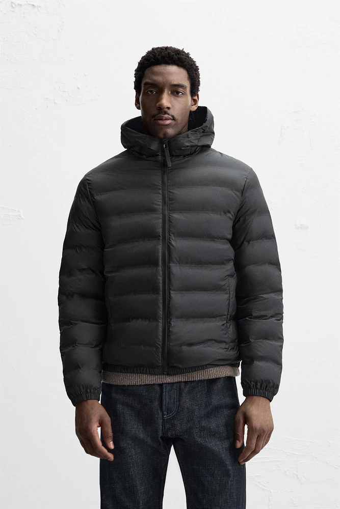 LIGHTWEIGHT HOODED PUFFER JACKET