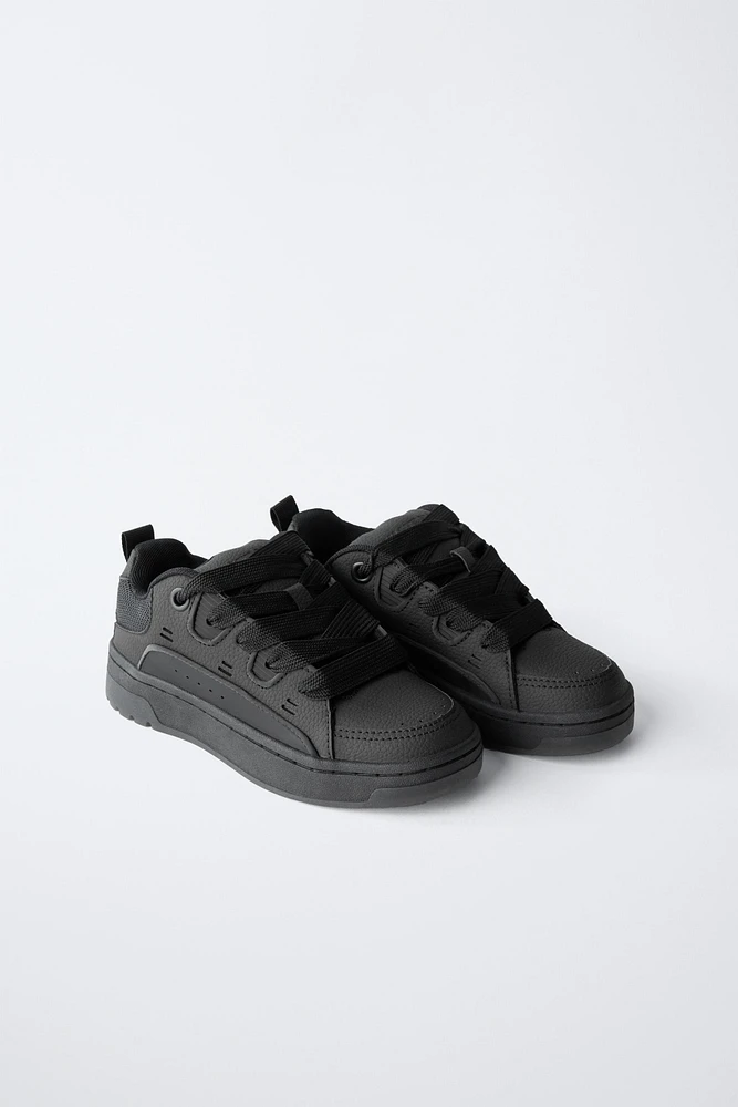 SKATE SNEAKERS
