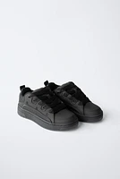 SKATE SNEAKERS