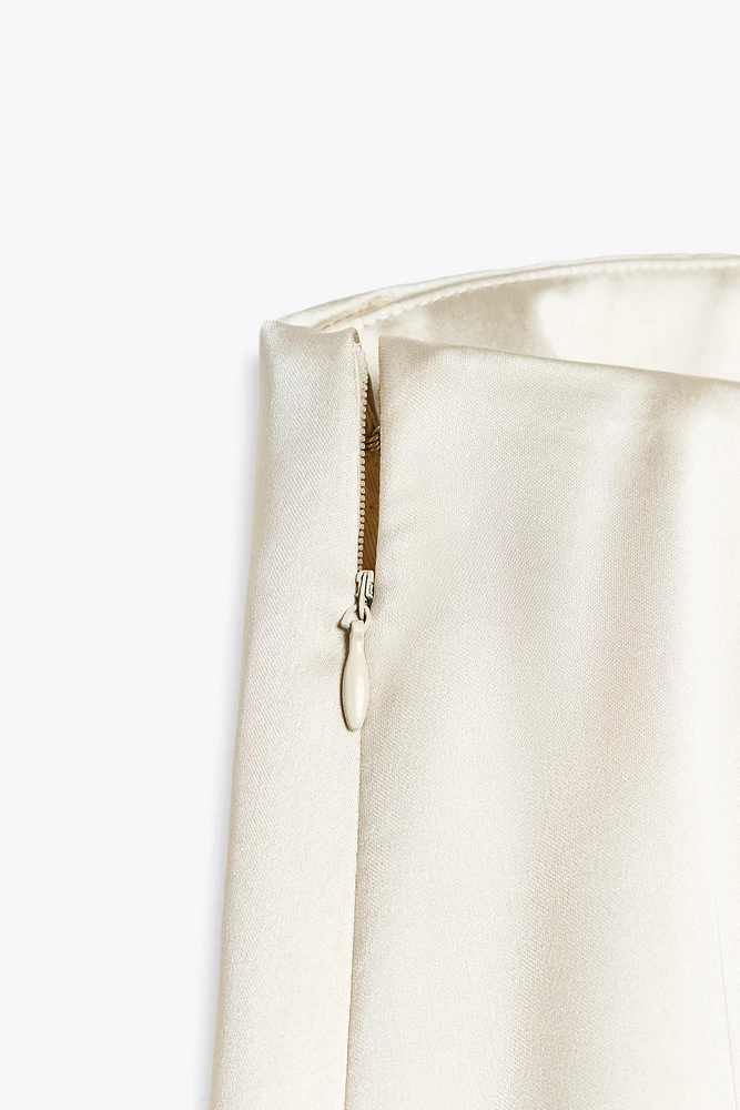 STRAPLESS SATIN EFFECT TOP