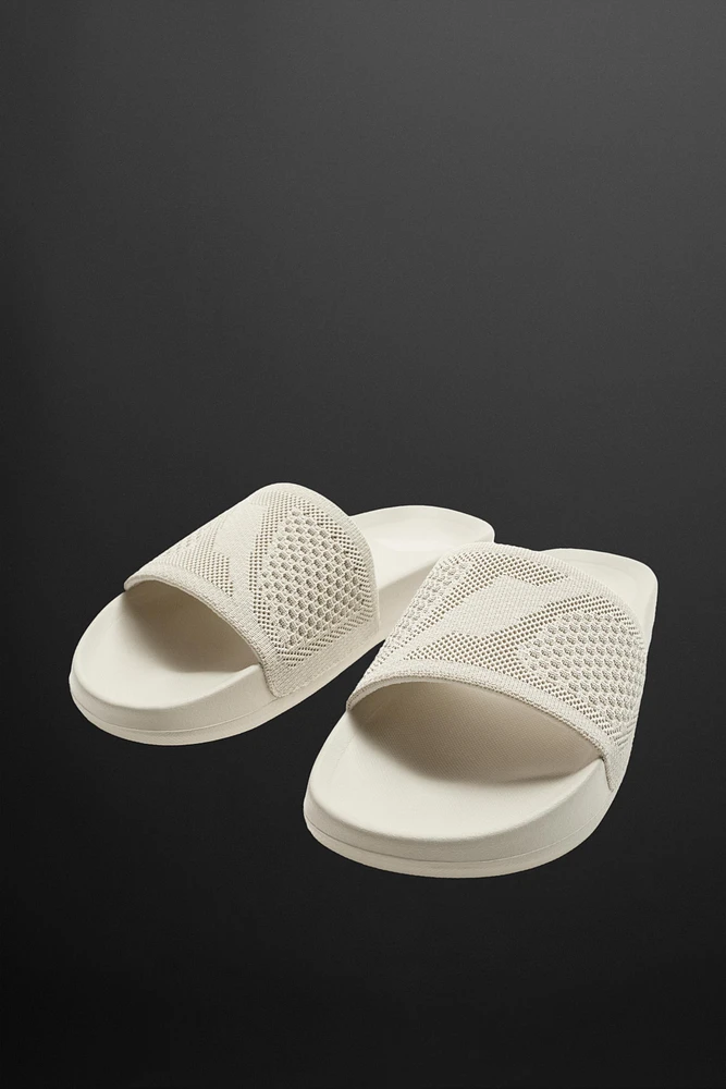 CLAQUETTES DE PLAGE
