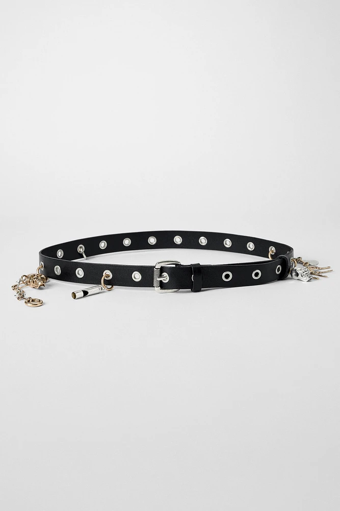 CEINTURE EN CUIR À CLOUS ET  CHARMS KATE MOSS X ZARA