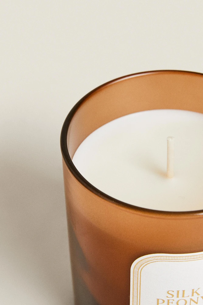 (200 G) SILK PEONY SCENTED CANDLE