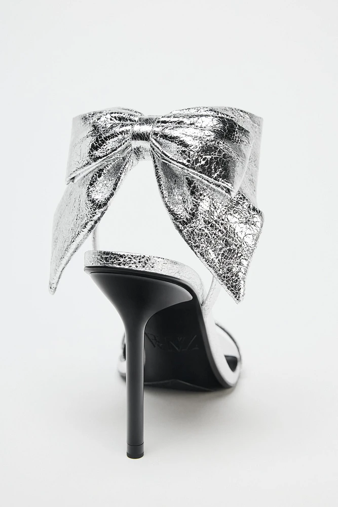 METALLIC EFFECT BOW SANDALS