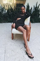 ROBE COURTE CUT OUT