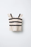 TOP WITH CONTRASTING SCALLOPED TRIM