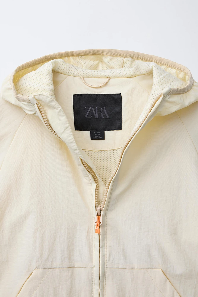 LIGHTWEIGHT HOODED RAINCOAT