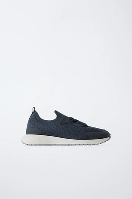 SOCK-STYLE SNEAKERS