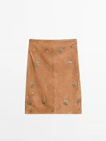 Jupe en cuir et daim avec pierres fantaisie
