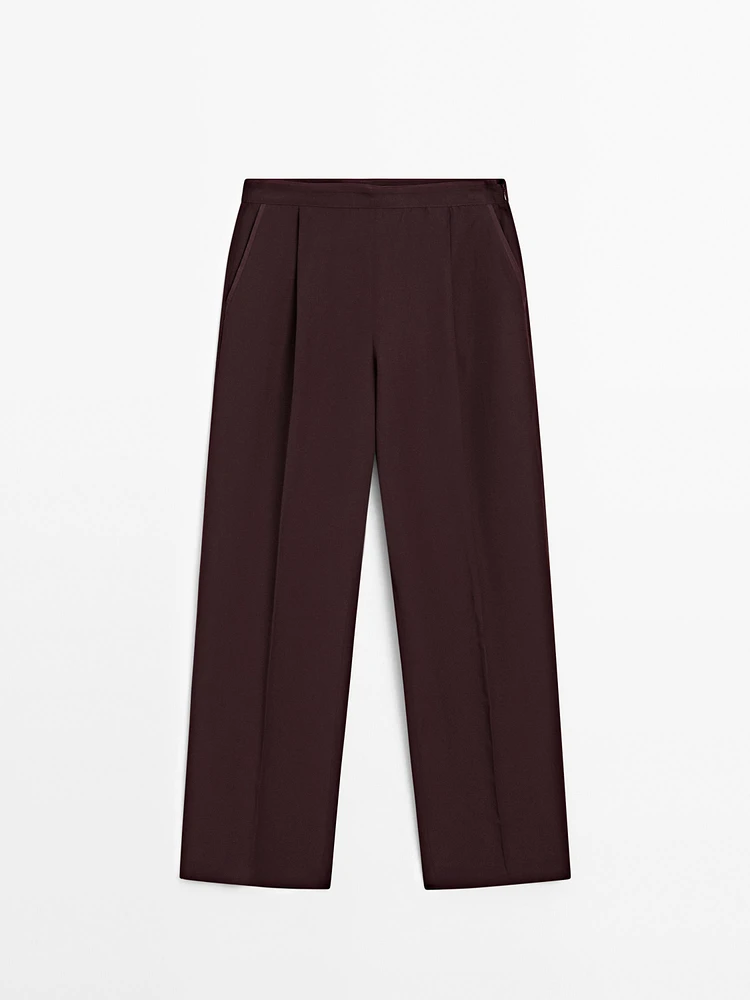 Flowing trousers with darts and thin waistband
