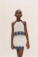 TOP EN MAILLE CROCHET COL HALTER FLEURS