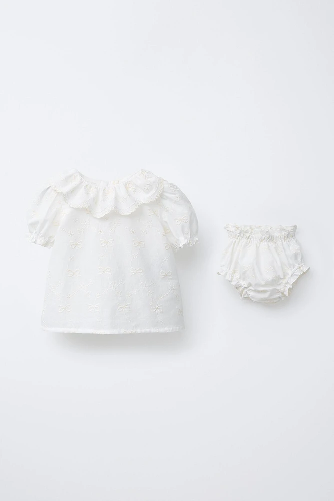 BLOUSE ET CULOTTE BRODÉES À NŒUDS