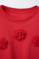 T-SHIRT À FLEURS EN CROCHET