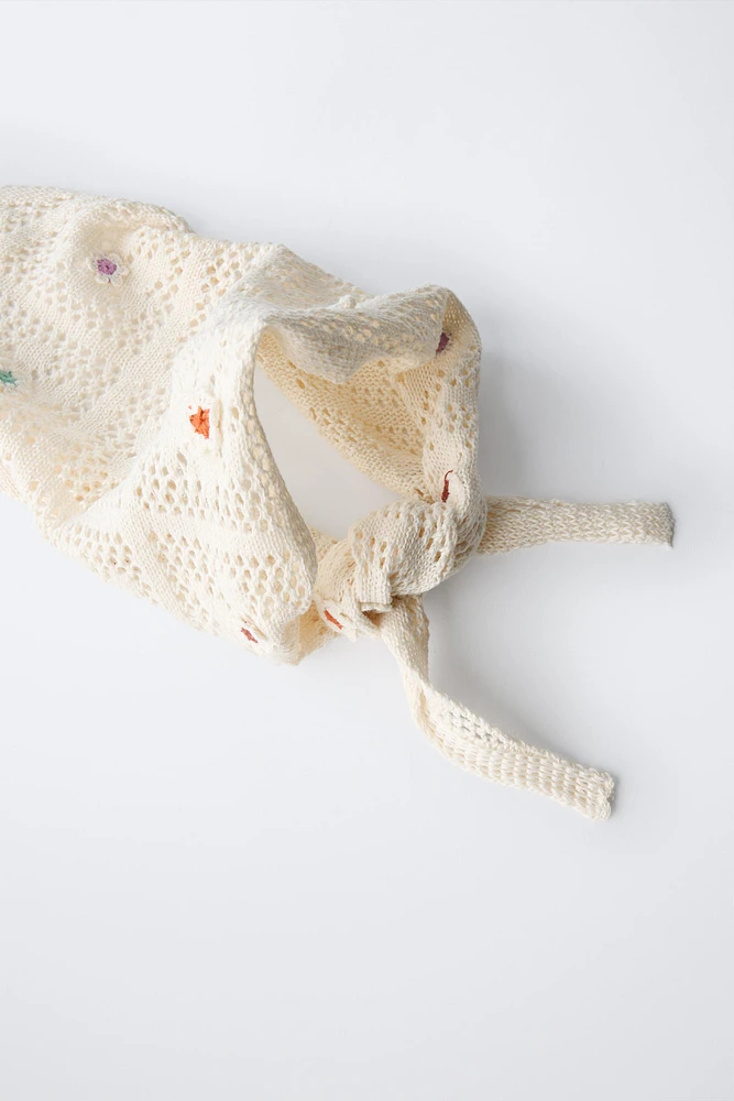 CROCHET SCARF WITH EMBROIDERED FLOWERS