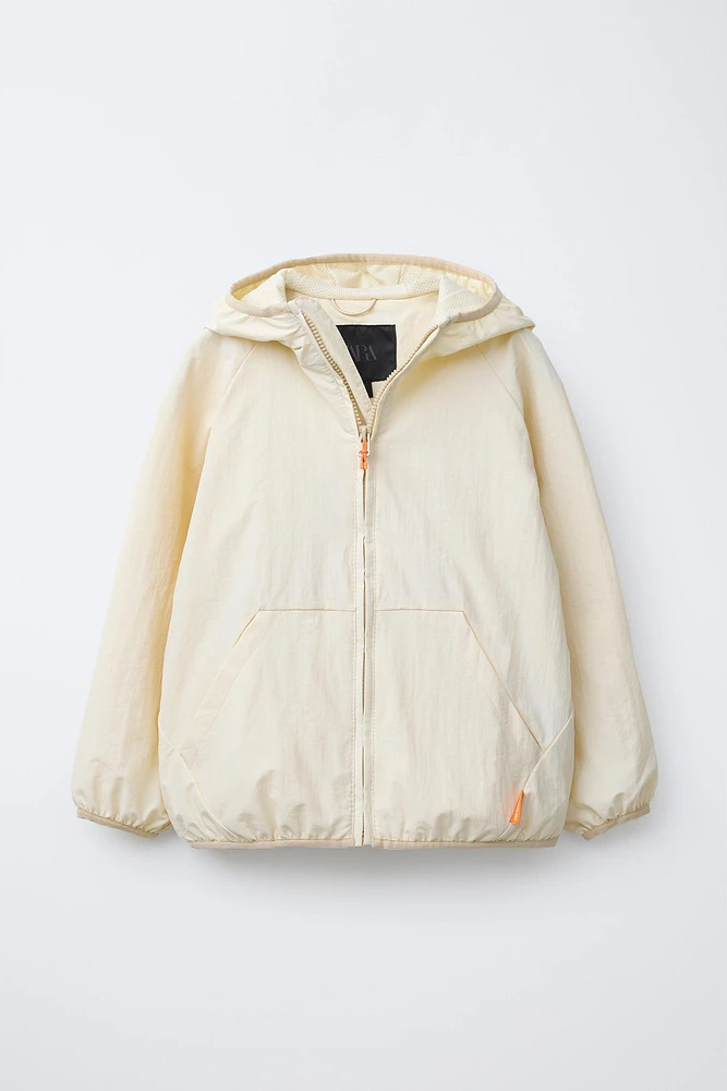 LIGHTWEIGHT HOODED RAINCOAT
