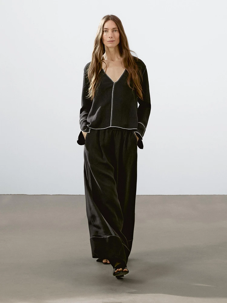 Flowing shirt with contrast topstitching