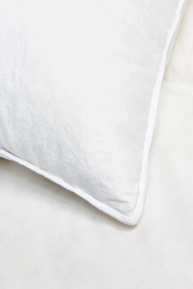 FEATHER PILLOW