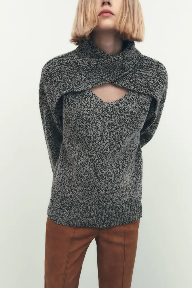 CUT OUT KNIT SWEATER