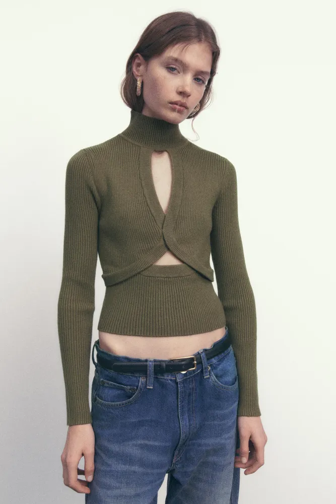 CUT OUT KNIT CROP SWEATER