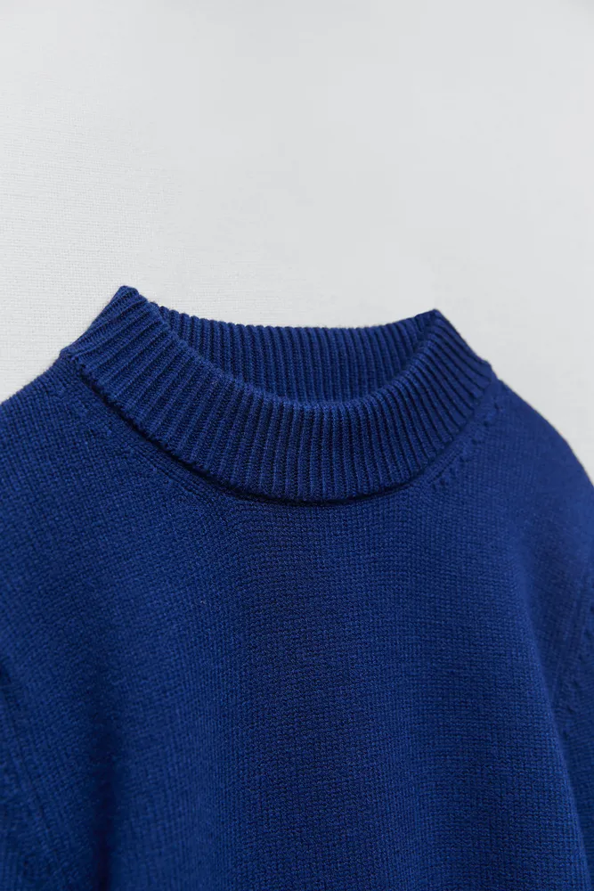 FITTED KNIT SWEATER